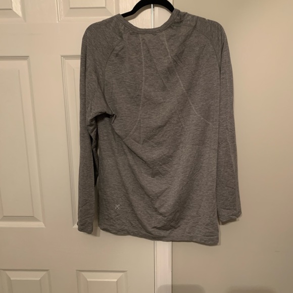 Men’s lulu long sleeve - Picture 3 of 3